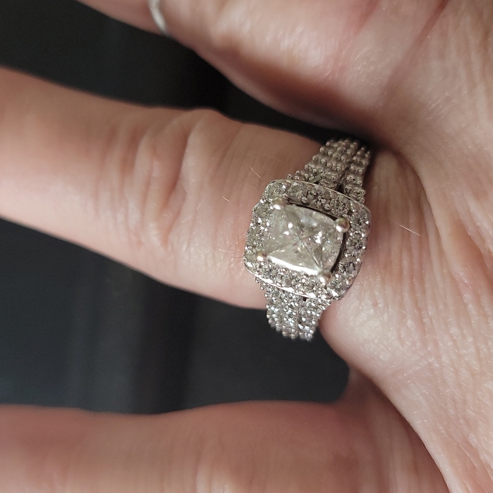 Beautiful Effy Engagement Ring - Gem